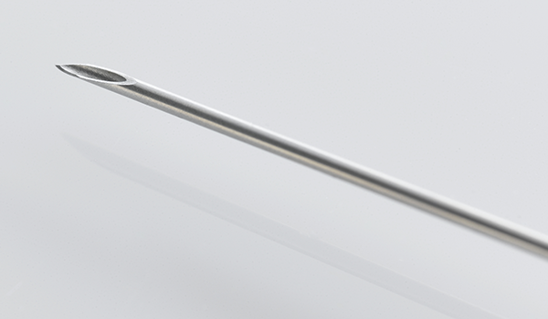 Cannula piercing needle
